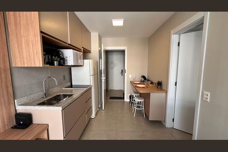 Sala/Cozinha de apartamento à venda com 1 quarto, 31m² em Campo Belo, São Paulo