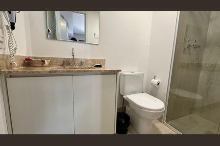 Banheiro da suíte de apartamento à venda com 1 quarto, 31m² em Campo Belo, São Paulo