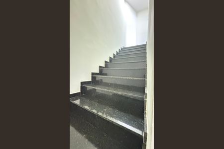 Apartamento à venda com 96m², 2 quartos e 1 vagaEscada