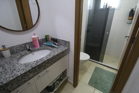 Apartamento à venda com 83m², 3 quartos e 1 vagaBanheiro canadense da suíte 2 e 3