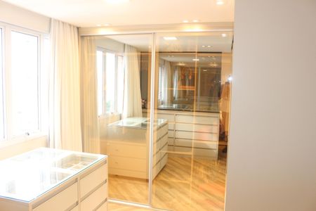 Apartamento à venda com 246m², 3 quartos e 3 vagasCloset da suíte 1