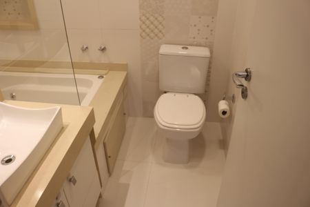 Apartamento à venda com 246m², 3 quartos e 3 vagasBanheiro da Suíte 3