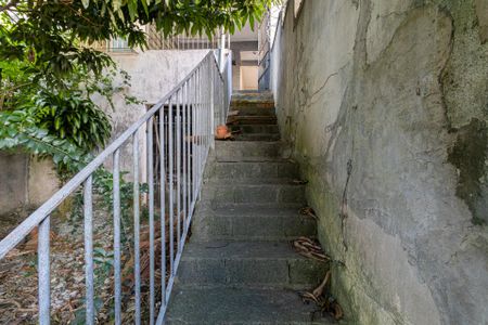 Casa à venda com 220m², 3 quartos e 2 vagasEscada