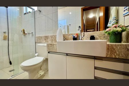 Apartamento à venda com 180m², 3 quartos e 2 vagasBanheiro