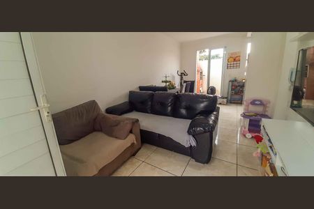 Casa à venda com 64m², 2 quartos e 2 vagas Casa à venda com 64m², 2 quartos e 2 vagasSala