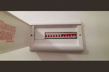 Casa à venda com 64m², 2 quartos e 2 vagas Casa à venda com 64m², 2 quartos e 2 vagasQuadro de Luz