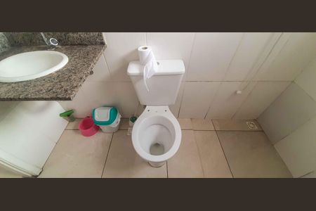 Casa à venda com 64m², 2 quartos e 2 vagas Casa à venda com 64m², 2 quartos e 2 vagasBanheiro