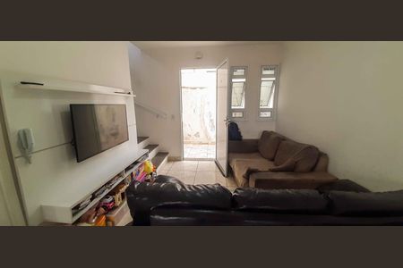 Casa à venda com 64m², 2 quartos e 2 vagas Casa à venda com 64m², 2 quartos e 2 vagasSala