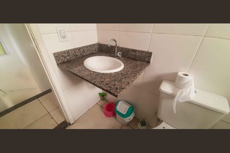 Casa à venda com 64m², 2 quartos e 2 vagas Casa à venda com 64m², 2 quartos e 2 vagasBanheiro