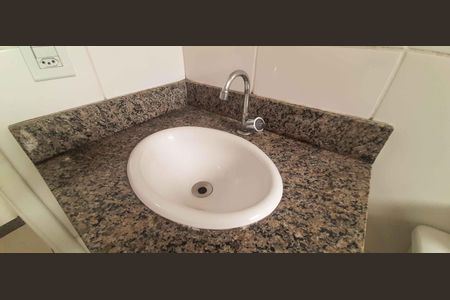 Casa à venda com 64m², 2 quartos e 2 vagas Casa à venda com 64m², 2 quartos e 2 vagasBanheiro