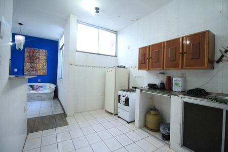 Apartamento para alugar com 77m², 2 quartos e sem vagaCozinha e Área de Serviço