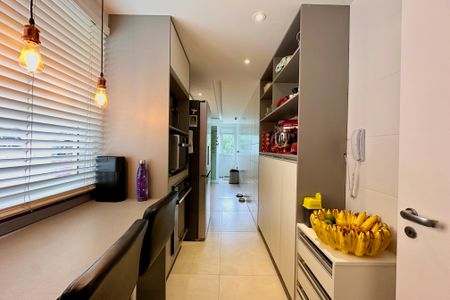 Apartamento para alugar com 198m², 3 quartos e 2 vagas Apartamento para alugar com 198m², 3 quartos e 2 vagasCozinha