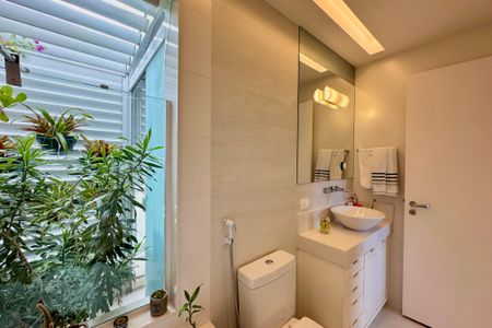 Apartamento para alugar com 198m², 3 quartos e 2 vagas Apartamento para alugar com 198m², 3 quartos e 2 vagasBanheiro Social