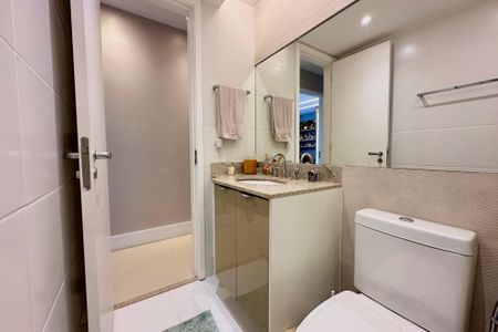 Apartamento para alugar com 198m², 3 quartos e 2 vagas Apartamento para alugar com 198m², 3 quartos e 2 vagasBanheiro Suíte