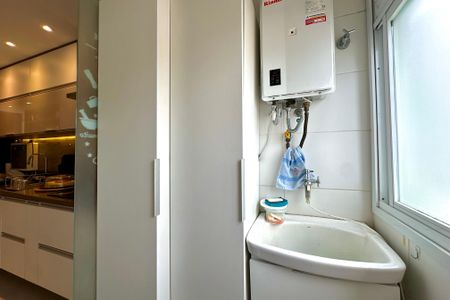 Apartamento para alugar com 198m², 3 quartos e 2 vagas Apartamento para alugar com 198m², 3 quartos e 2 vagasÁrea de Serviço 1