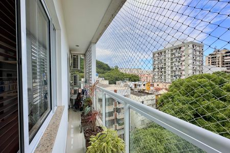 Apartamento para alugar com 198m², 3 quartos e 2 vagas Apartamento para alugar com 198m², 3 quartos e 2 vagasVaranda