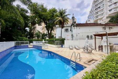 Apartamento para alugar com 198m², 3 quartos e 2 vagas Apartamento para alugar com 198m², 3 quartos e 2 vagasPiscina