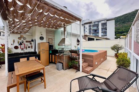 Apartamento para alugar com 198m², 3 quartos e 2 vagas Apartamento para alugar com 198m², 3 quartos e 2 vagasÁrea externa