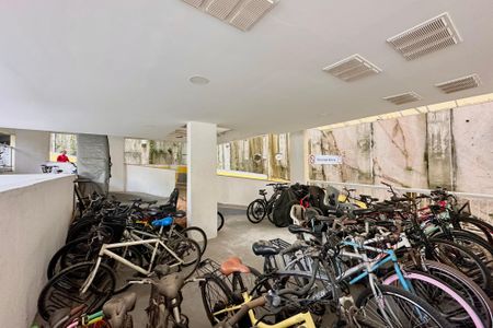 Apartamento para alugar com 198m², 3 quartos e 2 vagas Apartamento para alugar com 198m², 3 quartos e 2 vagasBicicletário