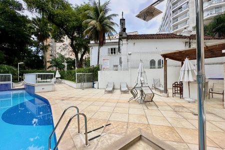 Apartamento para alugar com 198m², 3 quartos e 2 vagas Apartamento para alugar com 198m², 3 quartos e 2 vagasPiscina