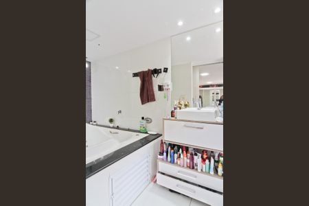 Apartamento para alugar com 120m², 2 quartos e 1 vagaBanheiro da Suíte