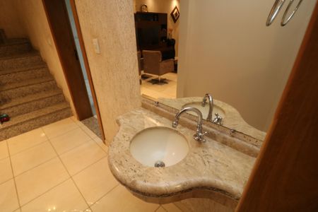 Casa à venda com 350m², 3 quartos e 3 vagasLavabo