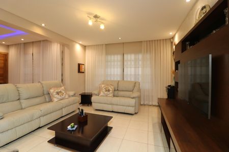 Casa à venda com 350m², 3 quartos e 3 vagasSala