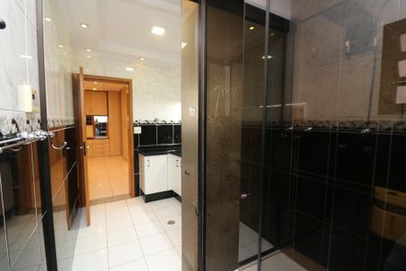 Casa à venda com 350m², 3 quartos e 3 vagasBanheiro da Suíte