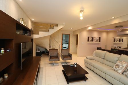 Casa à venda com 350m², 3 quartos e 3 vagasSala