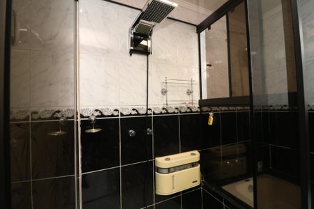 Casa à venda com 350m², 3 quartos e 3 vagasBanheiro da Suíte