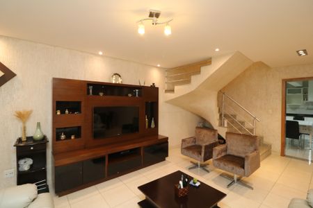 Casa à venda com 350m², 3 quartos e 3 vagasSala