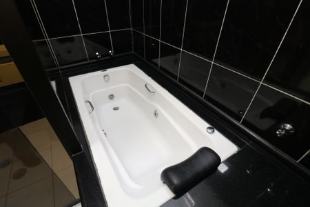 Casa à venda com 350m², 3 quartos e 3 vagasBanheiro da Suíte