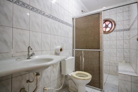 Casa para alugar com 120m², 2 quartos e sem vaga Casa para alugar com 120m², 2 quartos e sem vagaBanheiro social