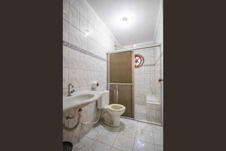 Casa para alugar com 120m², 2 quartos e sem vaga Casa para alugar com 120m², 2 quartos e sem vagaBanheiro social