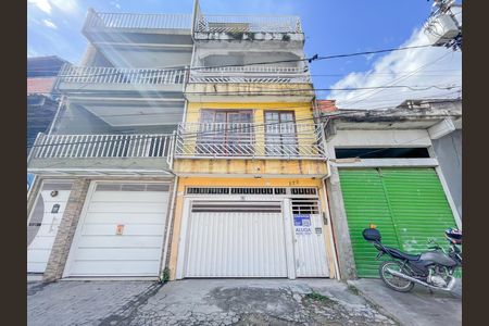 Casa para alugar com 120m², 2 quartos e 1 vaga Casa para alugar com 120m², 2 quartos e 1 vagaFachada