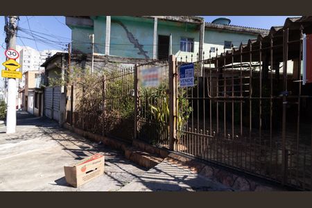 Casa à venda com 380m², 4 quartos e 4 vagas Casa à venda com 380m², 4 quartos e 4 vagasFachada