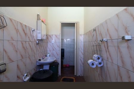 Casa à venda com 380m², 4 quartos e 4 vagas Casa à venda com 380m², 4 quartos e 4 vagasCasa 2- Banheiro