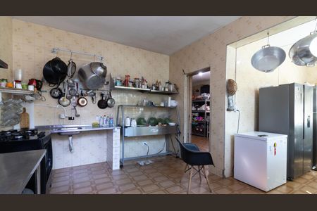 Casa à venda com 380m², 4 quartos e 4 vagas Casa à venda com 380m², 4 quartos e 4 vagasCozinha