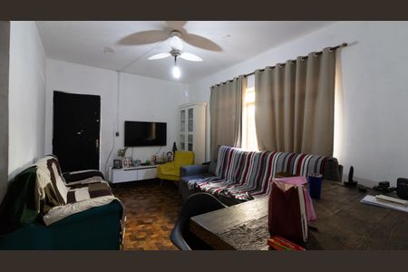 Casa à venda com 380m², 4 quartos e 4 vagas Casa à venda com 380m², 4 quartos e 4 vagasSala