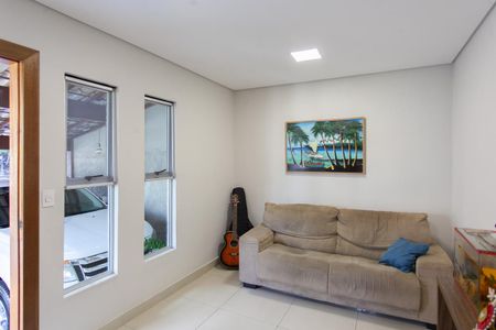 Casa à venda com 247m², 4 quartos e 3 vagas Casa à venda com 247m², 4 quartos e 3 vagasSala