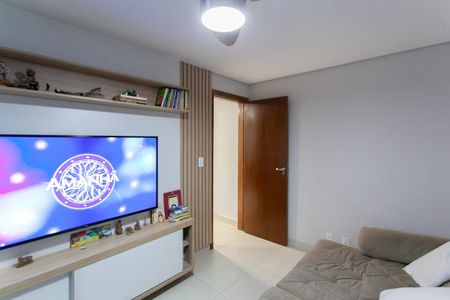 Casa à venda com 247m², 4 quartos e 3 vagas Casa à venda com 247m², 4 quartos e 3 vagasSala de TV