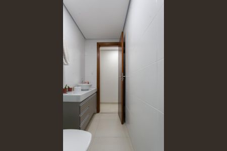 Casa à venda com 247m², 4 quartos e 3 vagas Casa à venda com 247m², 4 quartos e 3 vagasBanheiro Social 1