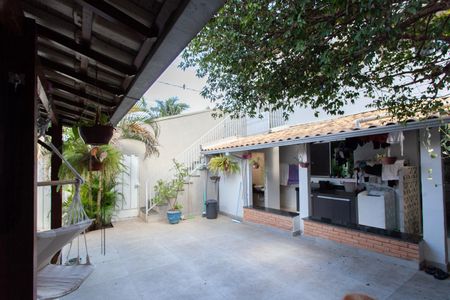 Casa à venda com 247m², 4 quartos e 3 vagas Casa à venda com 247m², 4 quartos e 3 vagasGaragem 2