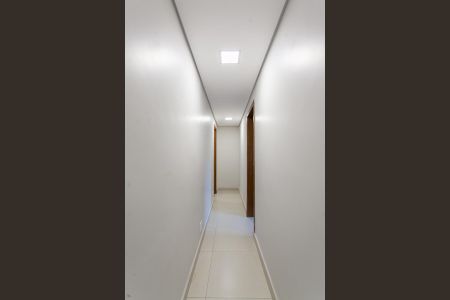 Casa à venda com 247m², 4 quartos e 3 vagas Casa à venda com 247m², 4 quartos e 3 vagasCorredor