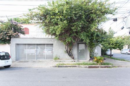 Casa à venda com 247m², 4 quartos e 3 vagas Casa à venda com 247m², 4 quartos e 3 vagasFachada