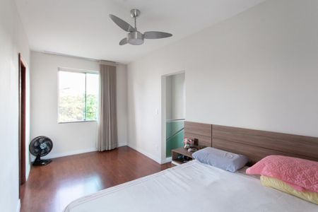 Casa à venda com 247m², 4 quartos e 3 vagas Casa à venda com 247m², 4 quartos e 3 vagasSuíte 1