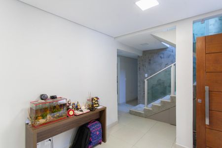 Casa à venda com 247m², 4 quartos e 3 vagas Casa à venda com 247m², 4 quartos e 3 vagasSala