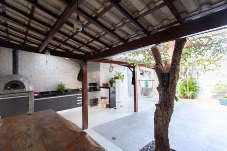 Casa à venda com 247m², 4 quartos e 3 vagas Casa à venda com 247m², 4 quartos e 3 vagasEspaço Gourmet