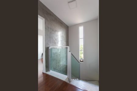 Casa à venda com 247m², 4 quartos e 3 vagas Casa à venda com 247m², 4 quartos e 3 vagasCorredor