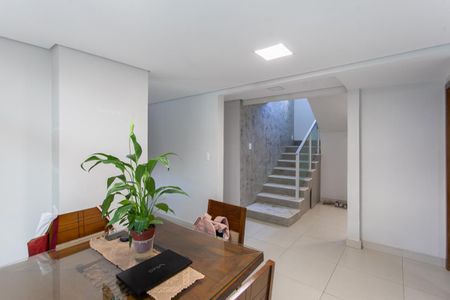 Casa à venda com 247m², 4 quartos e 3 vagas Casa à venda com 247m², 4 quartos e 3 vagasSala de Jantar